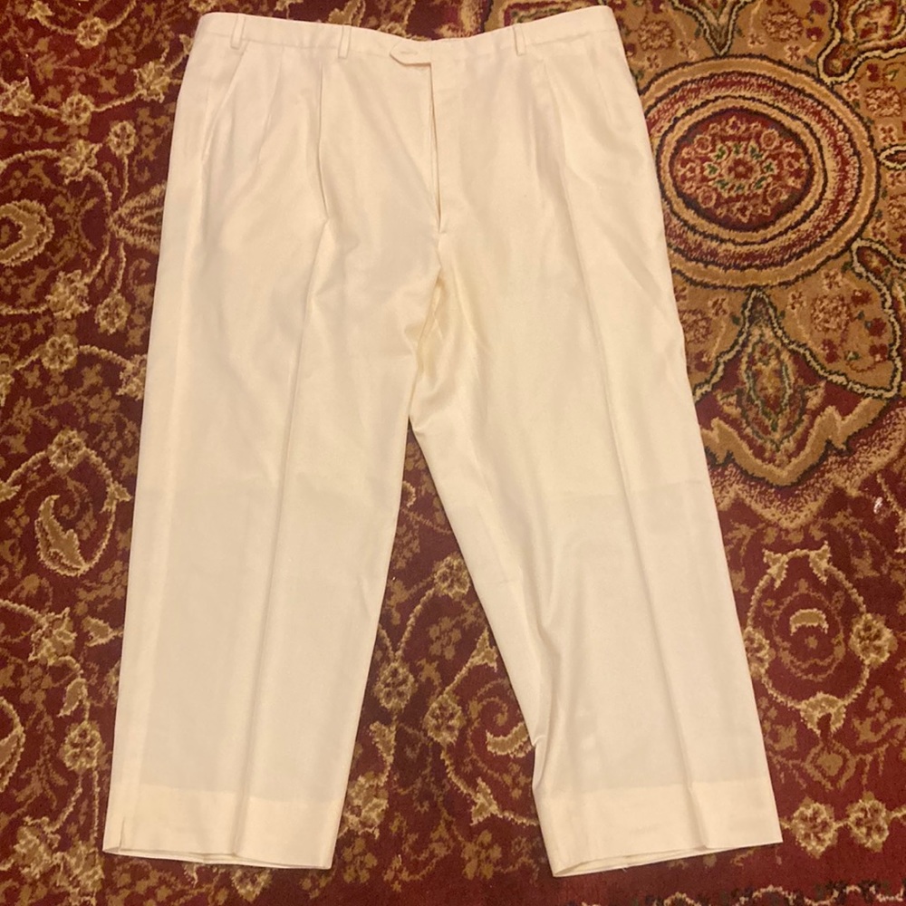 Brioni cream Men’s Dress Pants Size 44. 26 inch inseam